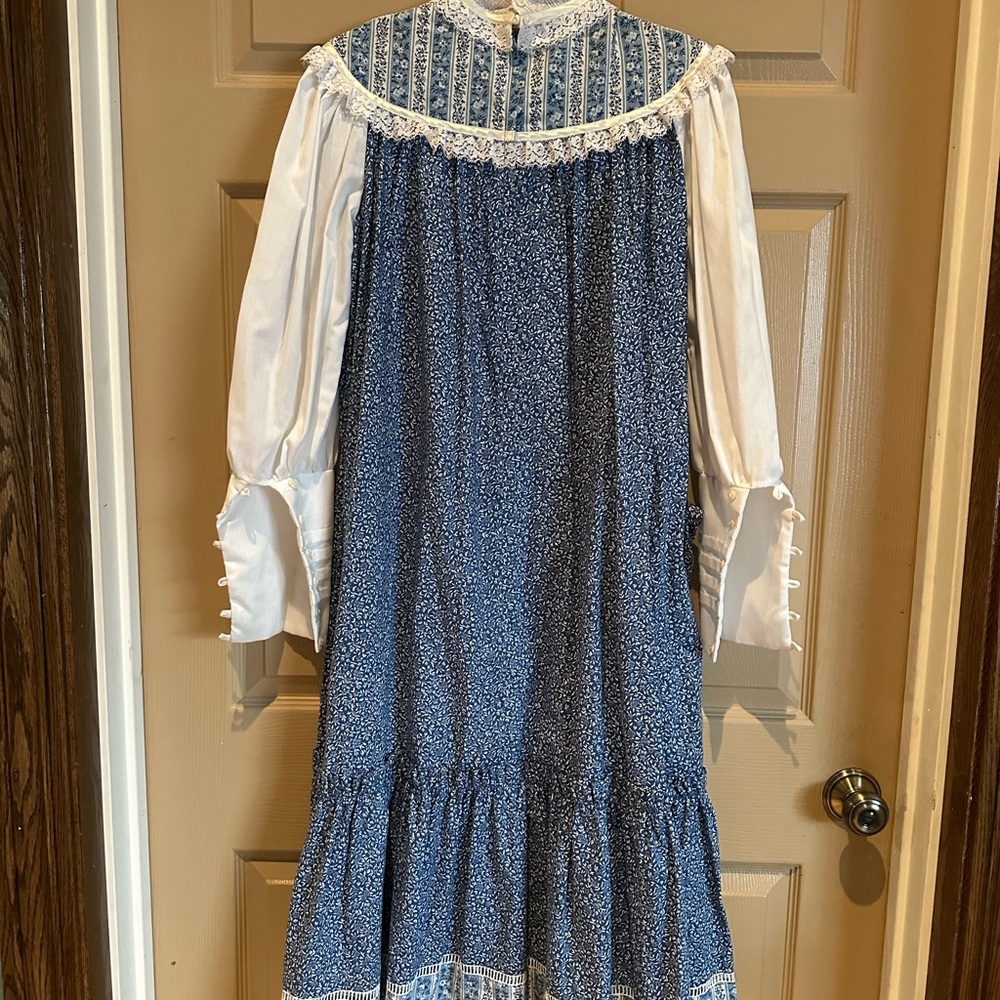 70’s Gunne Sax Blue Calico Midi lace trim